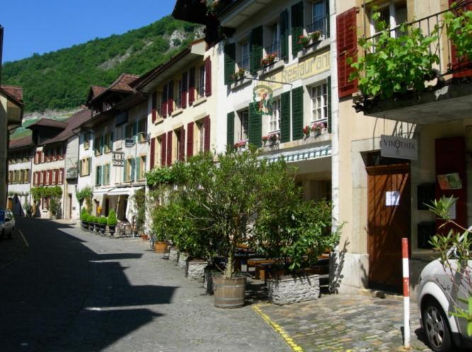 Hotel Zum Alten Schweizer Twann Exterior photo