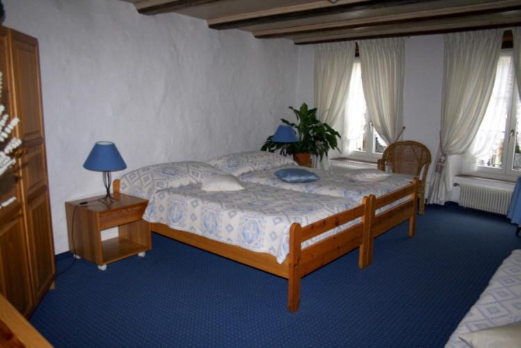 Hotel Zum Alten Schweizer Twann Room photo